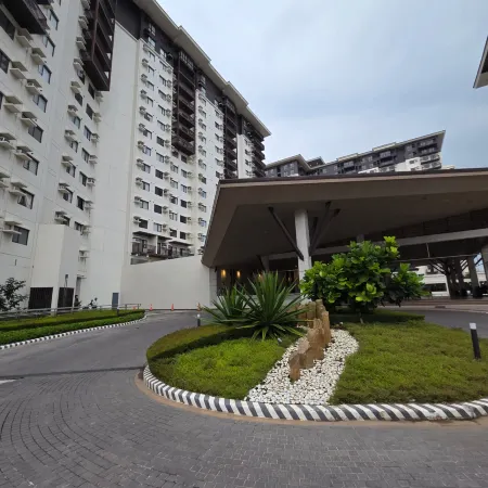 Q Inn Serin East, Tower 2, Behind Ayala Malls, Tagaytay City
