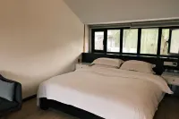 Lijiang Chiliu Art Hotel - Inns