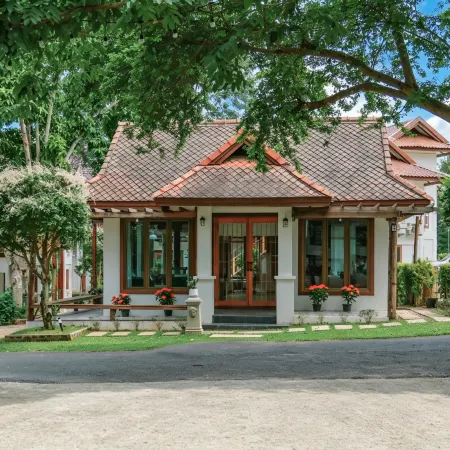 ZJ stay over the moon Wellness resort and cafe