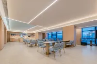 Hanting Hotel Yibin Cuiping Liubeichi Park - 2성급
