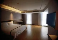 Green Taihao Hotel (Luoyang Railway Station Guohua Road Subway Station) - 3-Star