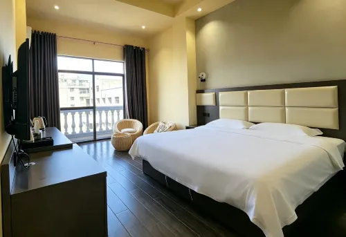 Dongxing Chengfeng Hotel - Mountain view