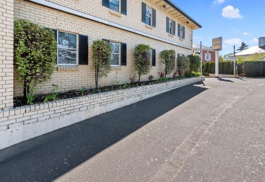 3. 코치 하우스 론..