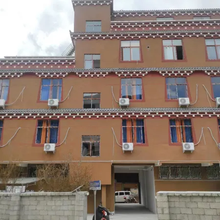 Batang Yueke Hotel