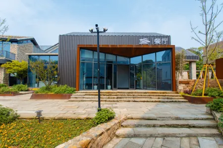 Haixia Youth Camp Resort & Hotel Отели рядом с достопримечательностью «Wanghai Tower»