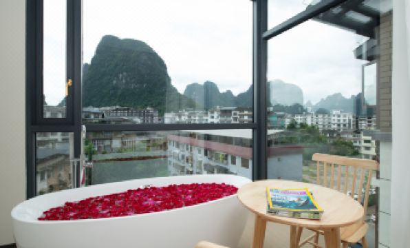 Yueyangge Hotel (Yangshuo West Street Lijiang Branch)