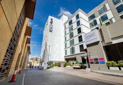 세련된 호텔 객실 내부