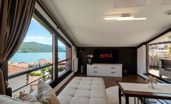 2. Villa Va..