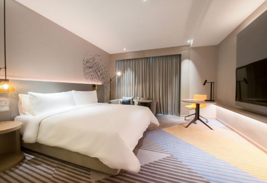 2. 홀리데이 인 조..