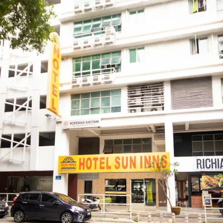 Sun Inns Hotel KopKastam Kelana Jaya Отели рядом с достопримечательностью «Торговый центр Evolve Concept Mall»