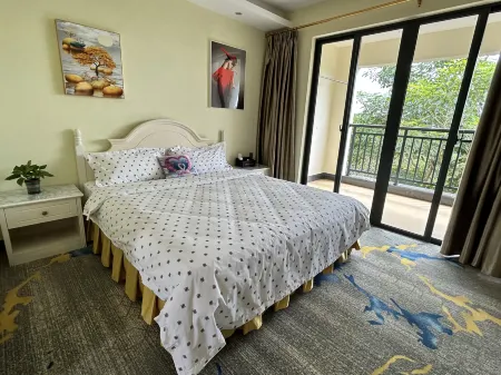 Qionghai Senlinhu Grand Hotel Отели рядом с достопримечательностью «Yuchan Palace»