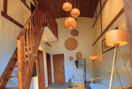 Baoxing Snow Mountain Home No.42 Homestay Отели рядом с достопримечательностью «Hongjun Changzheng Fanyue Jiajin Mountain Memorial Hall»