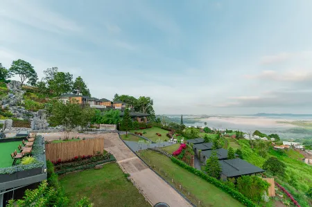 Grand Kokkod Khao Kho Отели рядом с достопримечательностью «Baan 2 Nao at Khao Kho Wind Turbine»