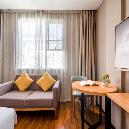 Jtour Inn Hotel (Guigang Shenghuo Port Railway Station)