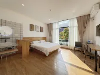 Dongshan Jinsu Hotels near Nanmenwan