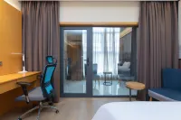 Starway Hotel (Wuhan Tianhe International Airport Terminal 3) - balcony