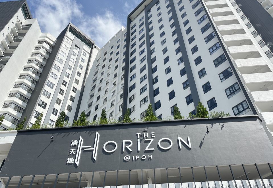 2. The Hori..