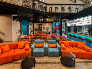 Prince Theatre Heritage Stay Hostel - Silom