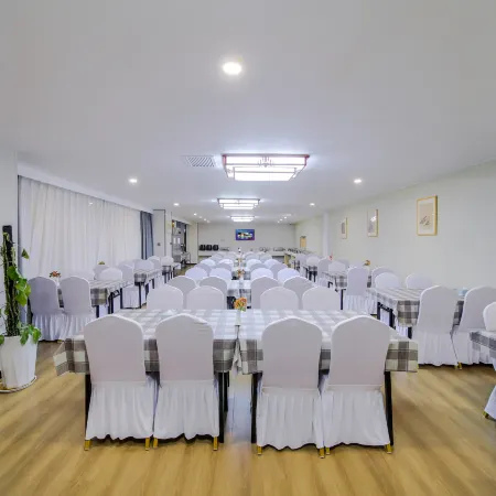 Gemei Hotel (Kaifeng Drum Tower Square Daxiangguosi Branch)