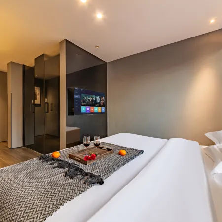 Nome Hotel Отели рядом с достопримечательностью «Бассейн Черный Дракон»