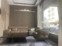 山禾裡商務飯店 六祖巖附近的飯店