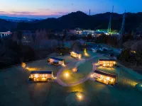 Luxury Trailers Rikyuise Hotels in Ісе