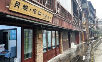 Yueying Tuojiang Riverview Homestay(Phoenix Ancient City)