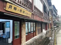 Yueying Tuojiang Riverview Homestay(Phoenix Ancient City)