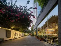 Plum Garden International Hotel (Fuzhou Guangminggang Park) Hotels near Drum Mountain