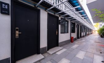 TRUE GO Courtyard-Style Hotel (Beijing Guomao Dawang Road Subway Station)