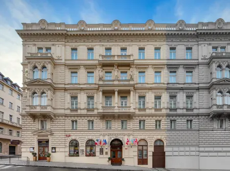 Boutique Hotel Seven Days Prague Отели рядом с достопримечательностью «Памятник Святому Вацлаву»