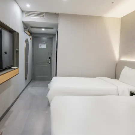 Four Seasons Hotel (Shenglong Street Branch)