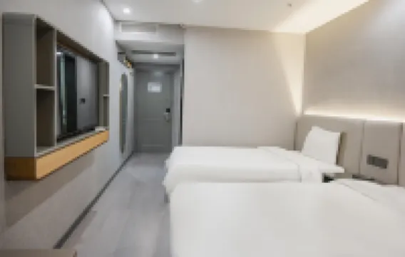 Four Seasons Hotel (Shenglong Street Branch)