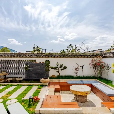 Yuanxiang Homestay Hongcun · Mountain View Courtyard