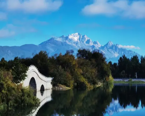 Zuixi  Mountain ViewTea and Coffee Courtyard Villa with Sunlight on the Snow Mountains Рядом с отелем Photos