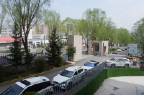 Xining Jufang Hotel (No.1 Vocational School Branch)