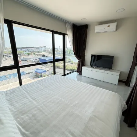 Arunsakhon  Luxury Condo Отели рядом с достопримечательностью «Ват лонг Кхру»