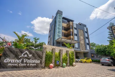 Grand Valonia Hotel Cafe & Park Jember Hotel dekat Pasar Tegal Besar