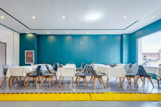 Home Inn Baiyun Hotel (Manzhouli Matryowa Plaza Wanda Branch) Отели рядом с Аэропорт Маньчжоули