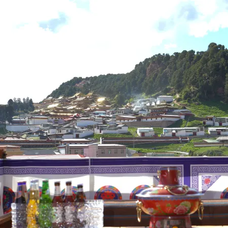 Langmulingka Lodge · Highland Serenity Cloudview Family Homestay (Langmusi)