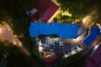 Lushan Zhihong Hotel (Meilu Store, Guling Street, Mount Lushan Scenic Zone) - parking