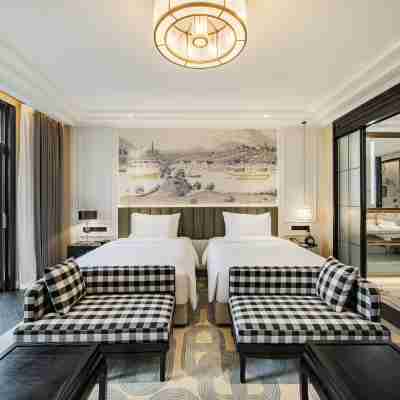 MANQUE Rooms
