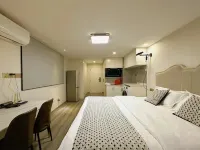 Xingyue Light Luxury Audio-Visual Homestay (Haiyan Wuyue Plaza Branch) - ห้องครัว