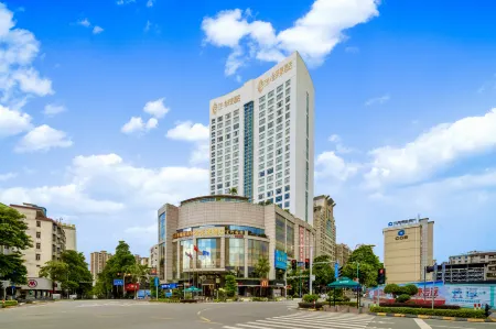 Floral Hotel · YunFu City King Royal Hotel Отели рядом со станцией Yunfu East Railway Station