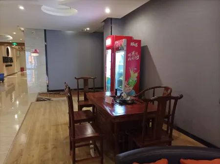 OUSIMAN   HOTEL Отели рядом с достопримечательностью «Citizen Square»