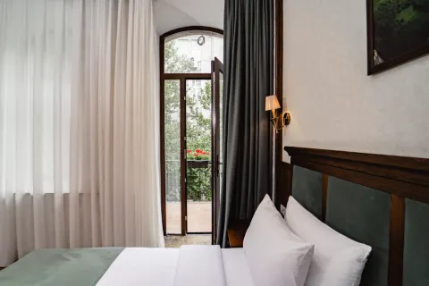 Midway Hotel