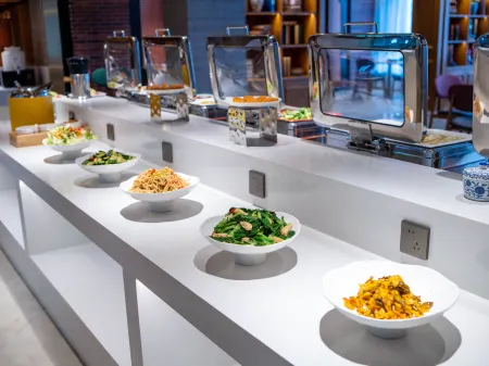 JAMES JOYCE COFFETEL Alxa Zuoqi Branch Отели рядом с достопримечательностью «Dingyuanying Ancient Town»