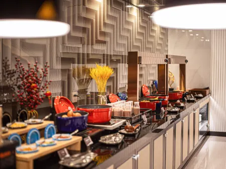 Jinjiang Metropolo Hotel Zhenjiang Railway Station Wanda Plaza Отели рядом с достопримечательностью «the First Spring Under Heaven»