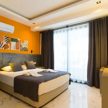 Leonis Hotel