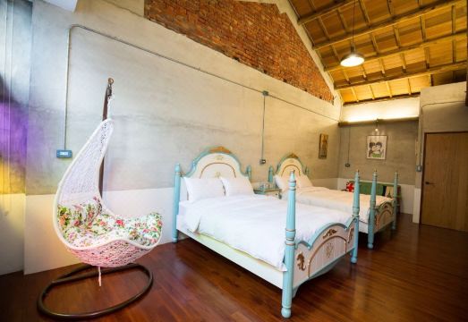 샤인 트리 하우스